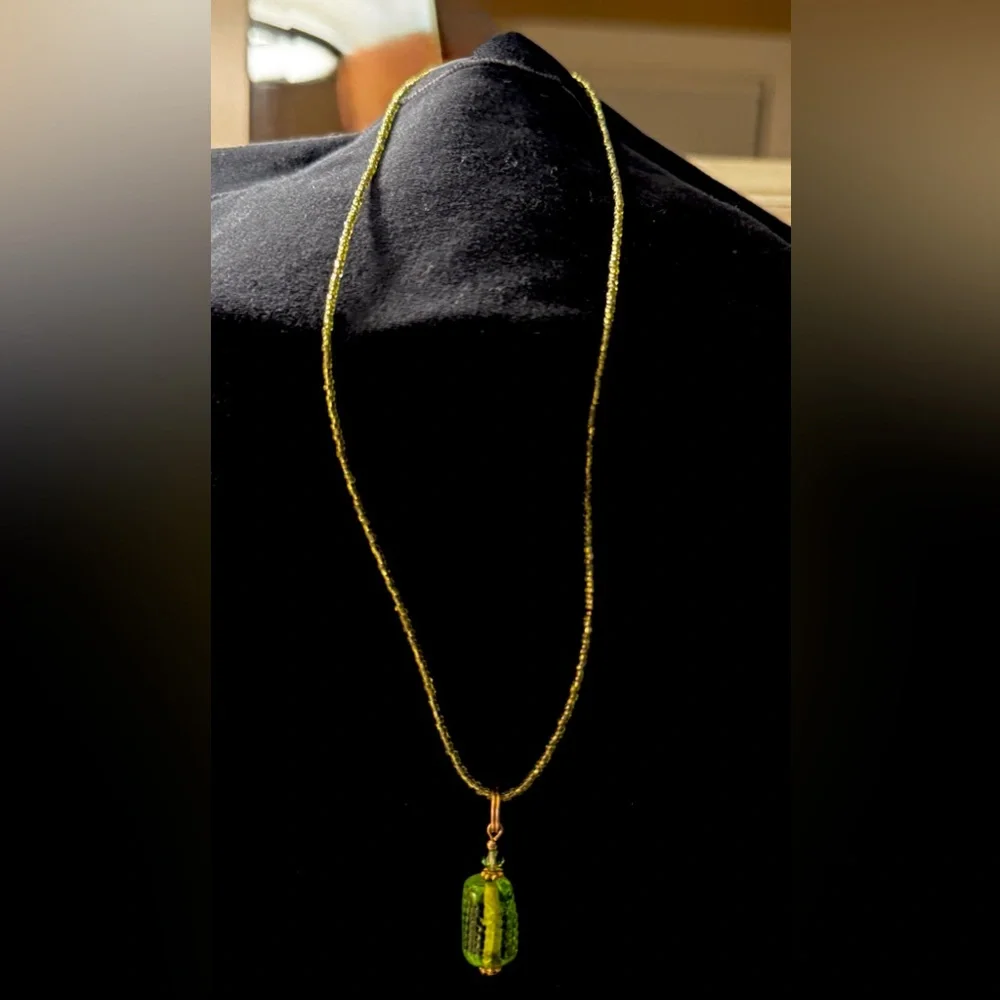 Vintage Green Pendant Necklace w/ Seed Bead Chain w/14K Gold Filled Clasps - Picture 3 of 7
